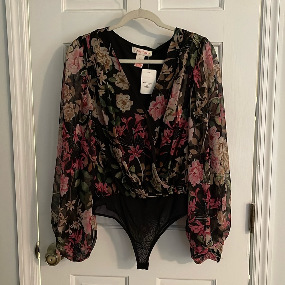 Flying tomato size L Floral chiffon bodysuit